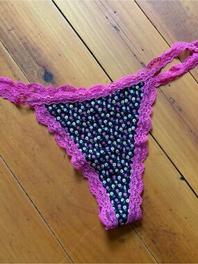 Floral Lace-Trim Thong